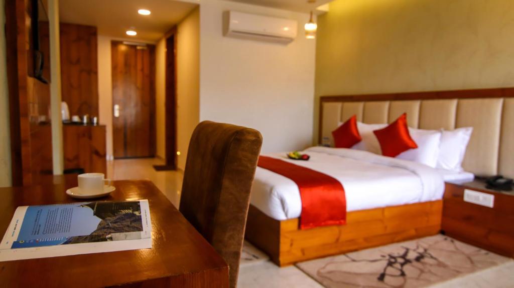 Golden Fern Resort Шимла Экстерьер фото