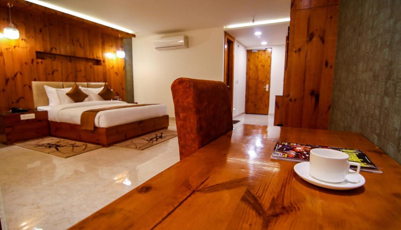 Golden Fern Resort Шимла Экстерьер фото