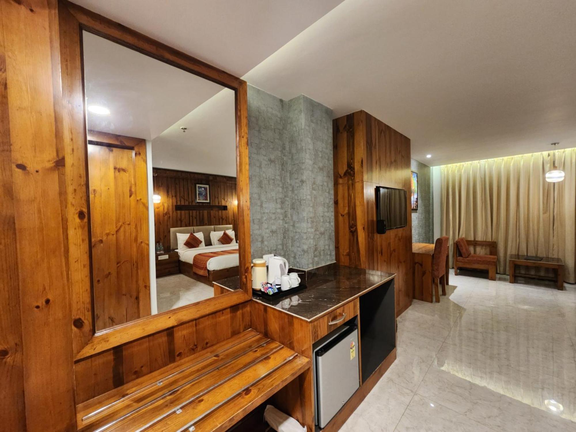 Golden Fern Resort Шимла Экстерьер фото