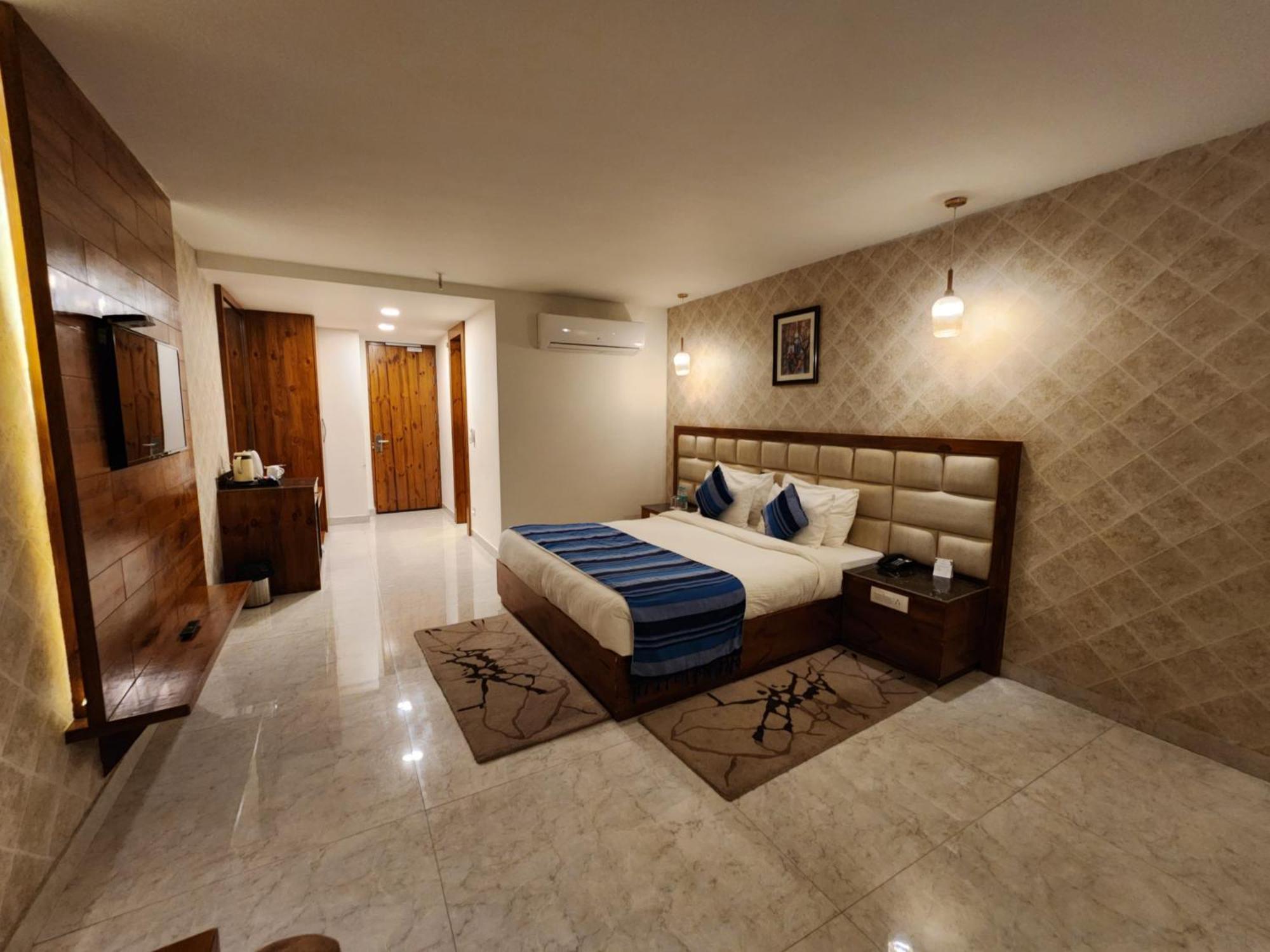 Golden Fern Resort Шимла Экстерьер фото