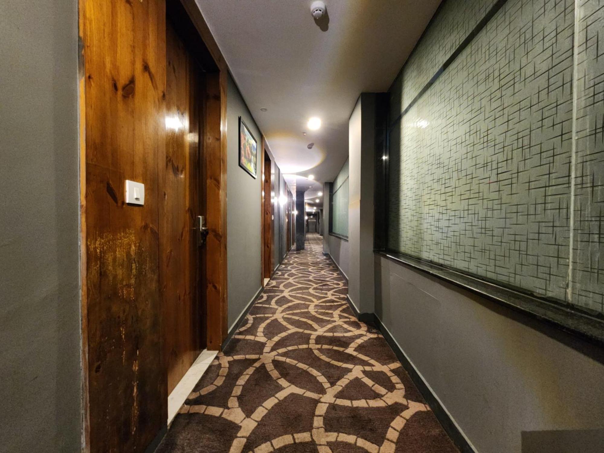Golden Fern Resort Шимла Экстерьер фото