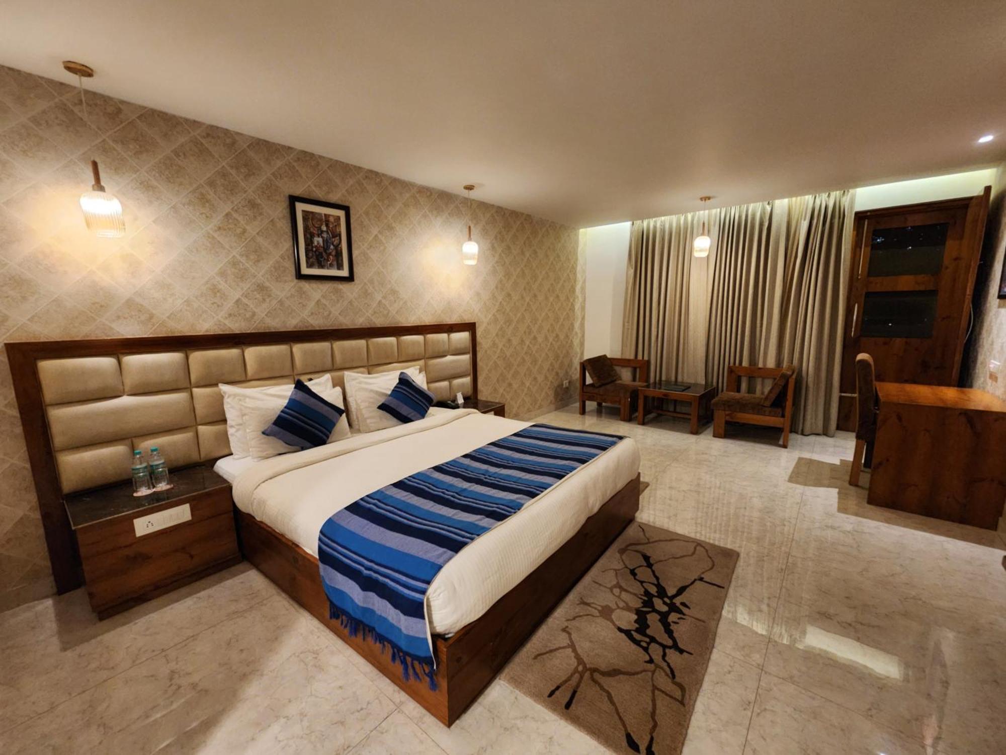 Golden Fern Resort Шимла Экстерьер фото